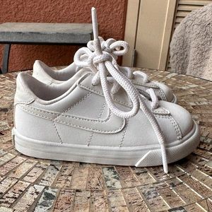 Size 6 c everyday white Nikes